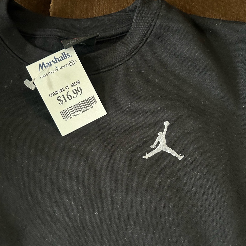 Jordan Boys Black Crewneck Sweatshirt - Picture 2 of 5